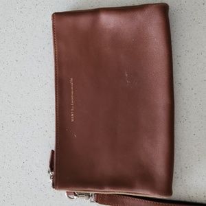Want Les Essentials Clutch folio